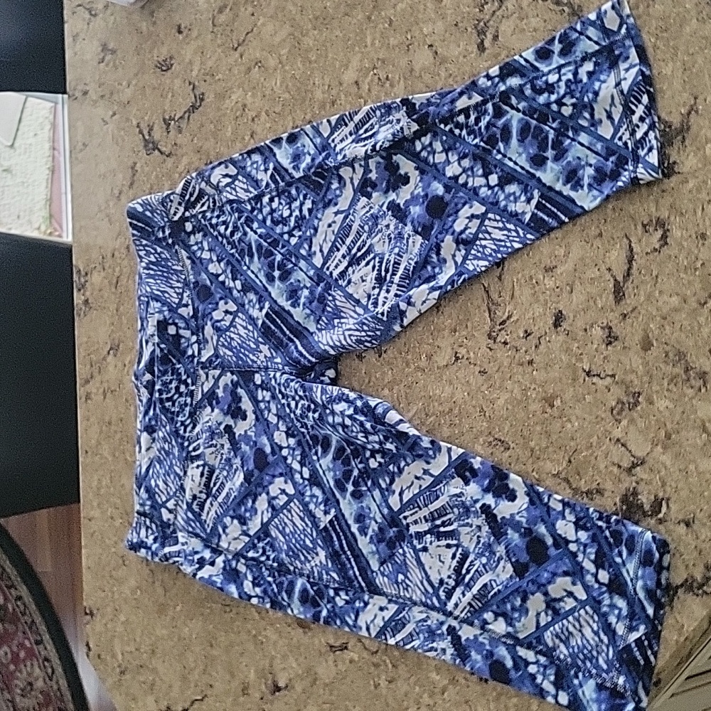 3 /$12 Capri workout leggings cute design size 10/12
